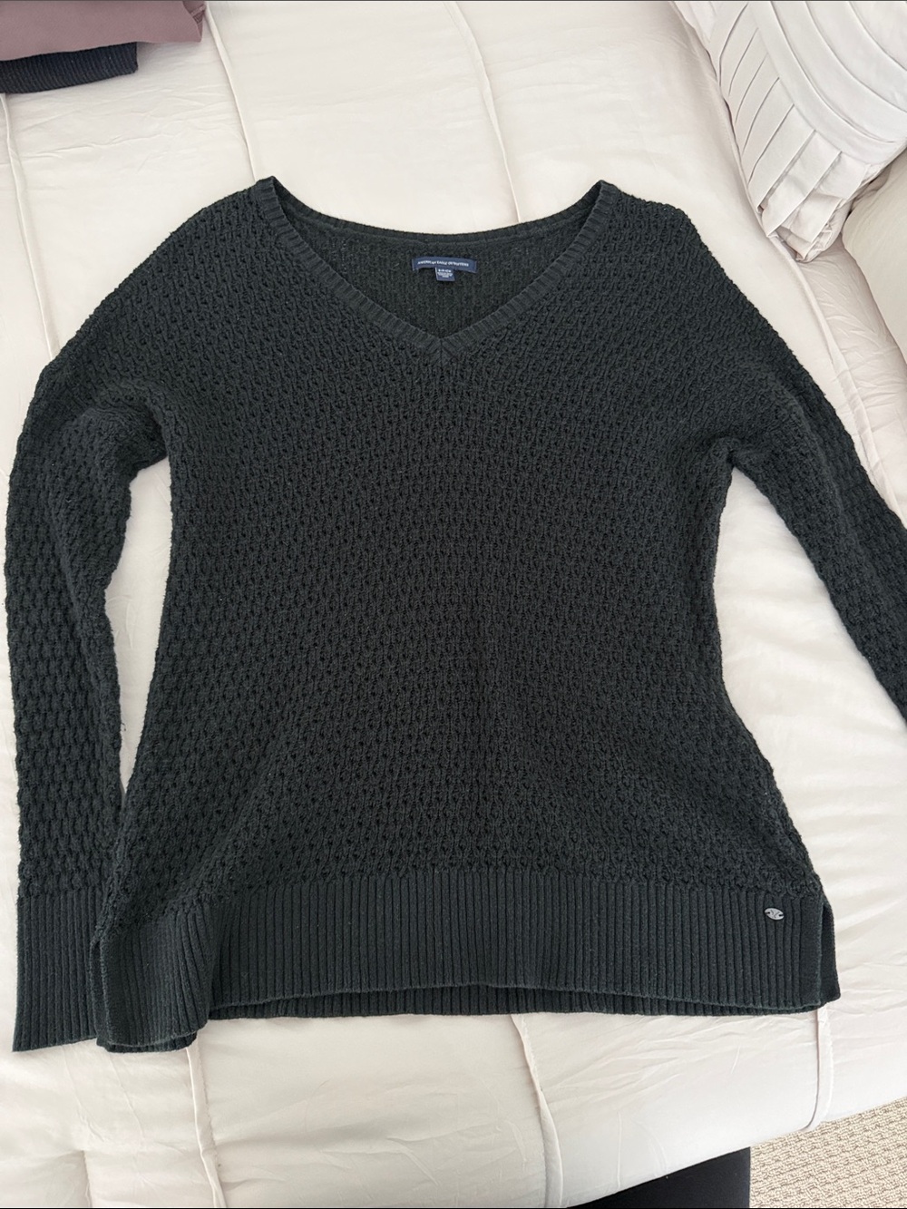 American Eagle Black V-Neck Women's Sweater